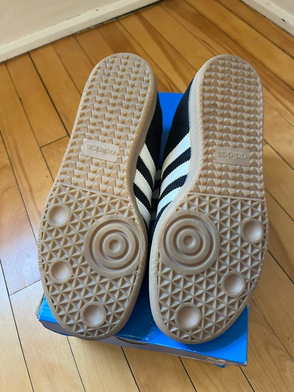 adidas Men’s Samba OG Sneakers in Black like new in box. - Picture 7 of 7